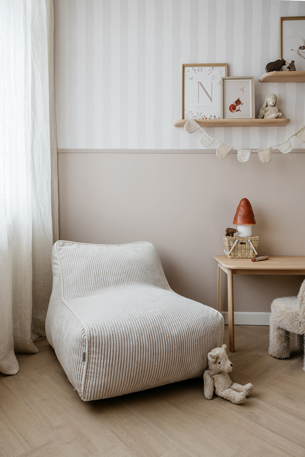 Wallpaper Wavy Stripes - beige