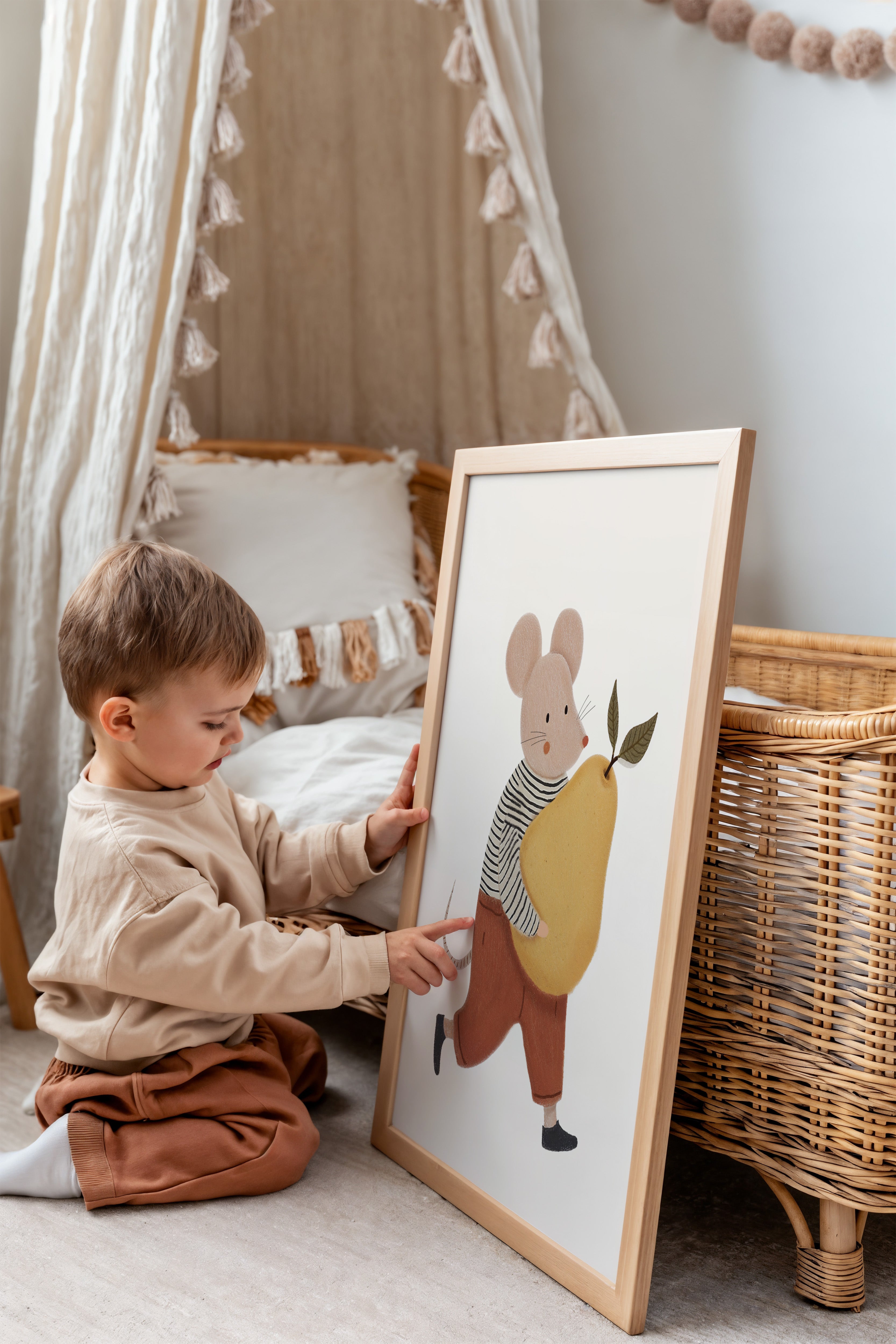 Children's room print - Mouse with pear