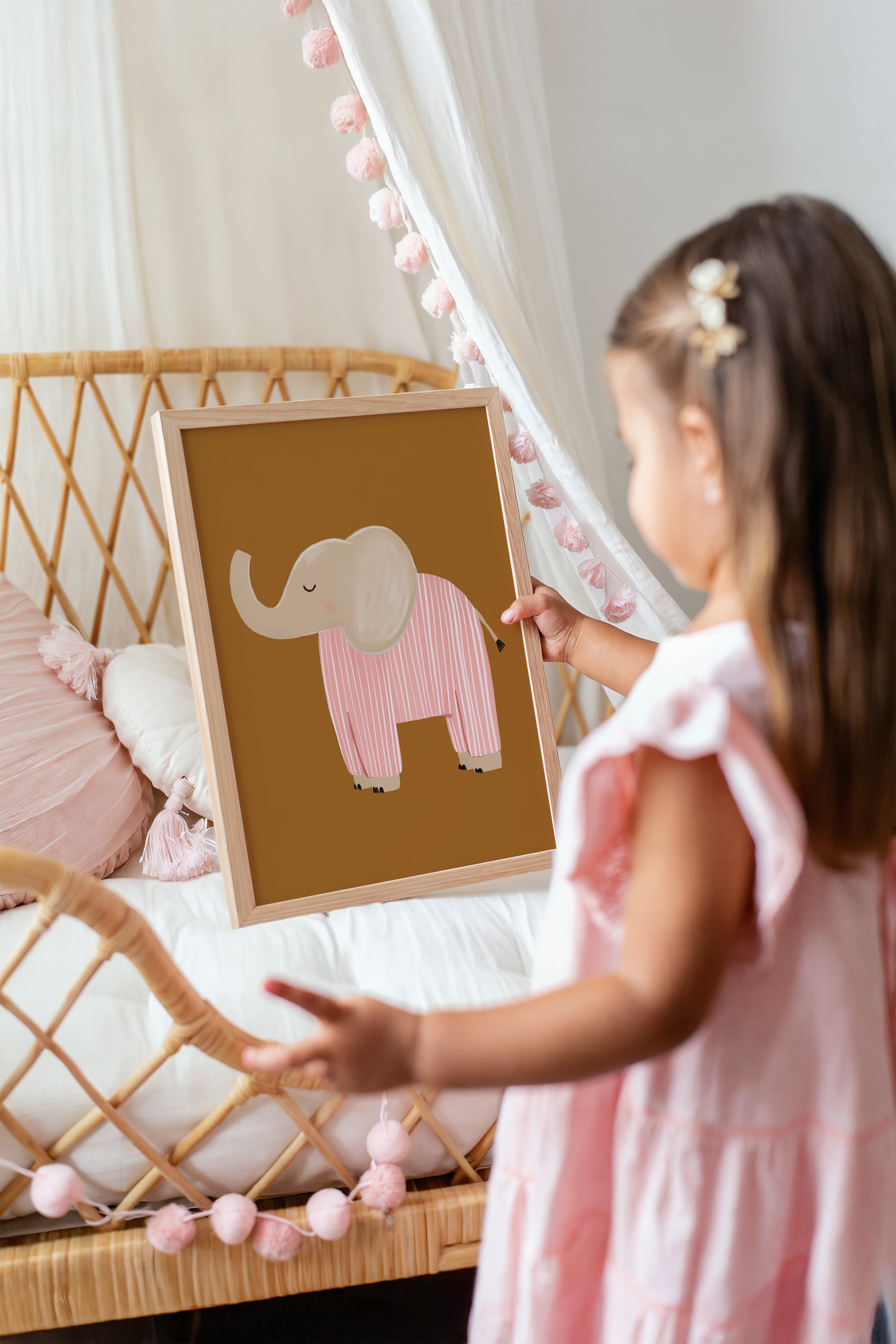 Kinderkamer print - Olifant in roze pyjama