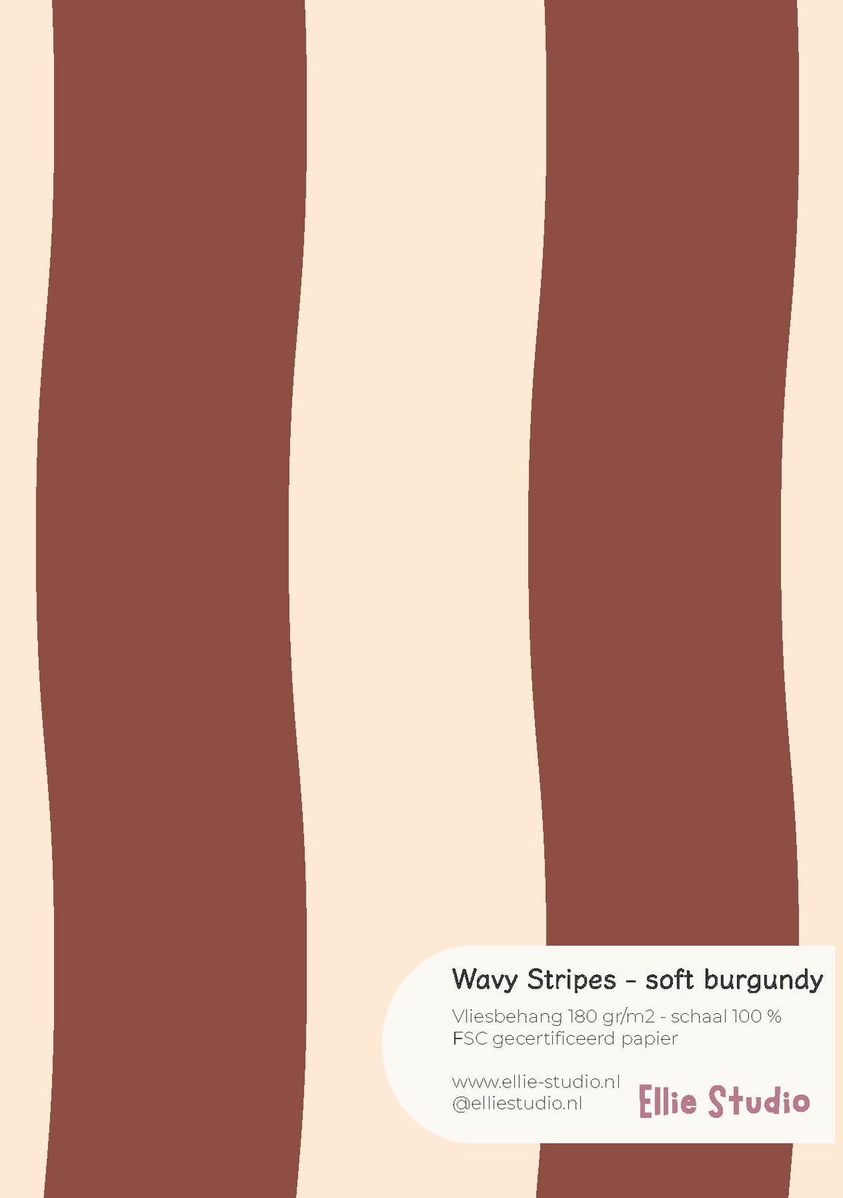 A4 behangstaal Wavy Stripes - soft burgundy van ELLIE Studio: zacht bordeauxrood met vanillecrème golvende strepen