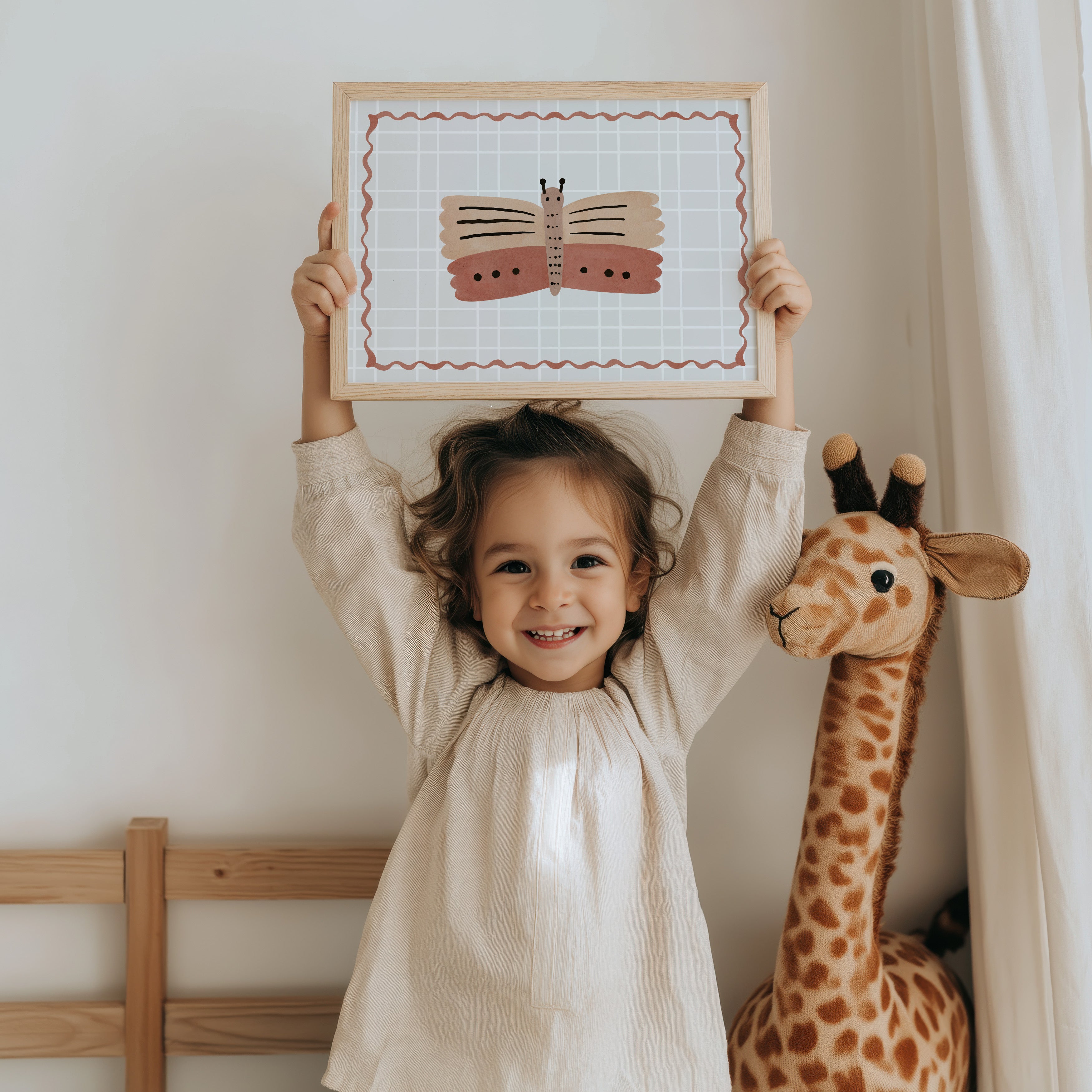 Retro kinderkamer poster - Vlinder in zacht roze