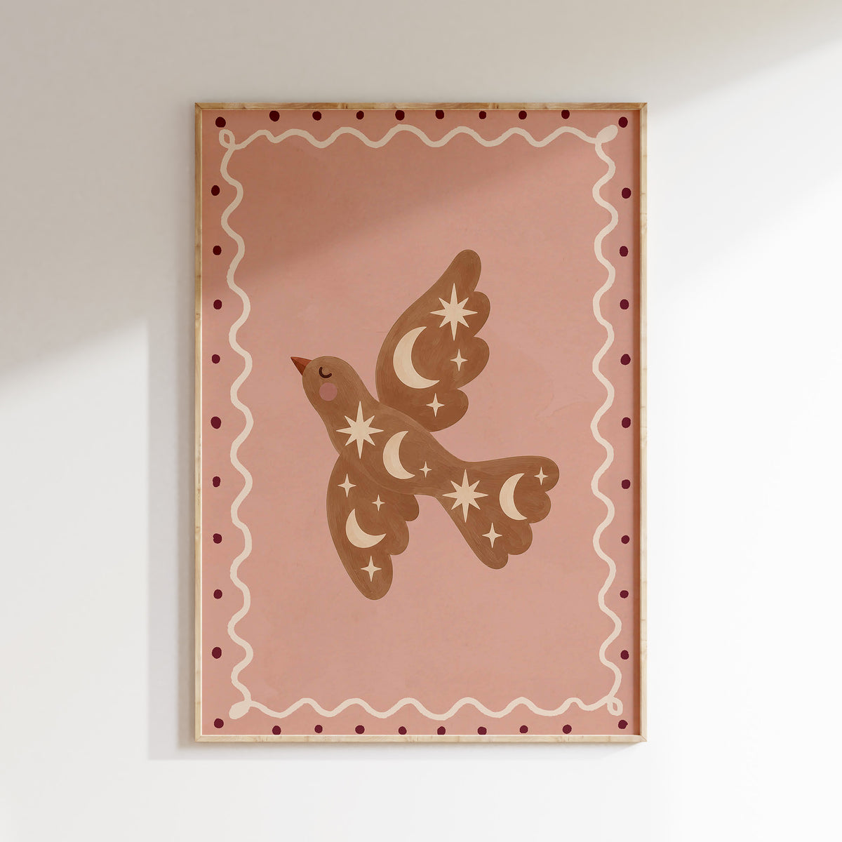 Moonlight Bird kinderkamerposter in roze in een houten lijst