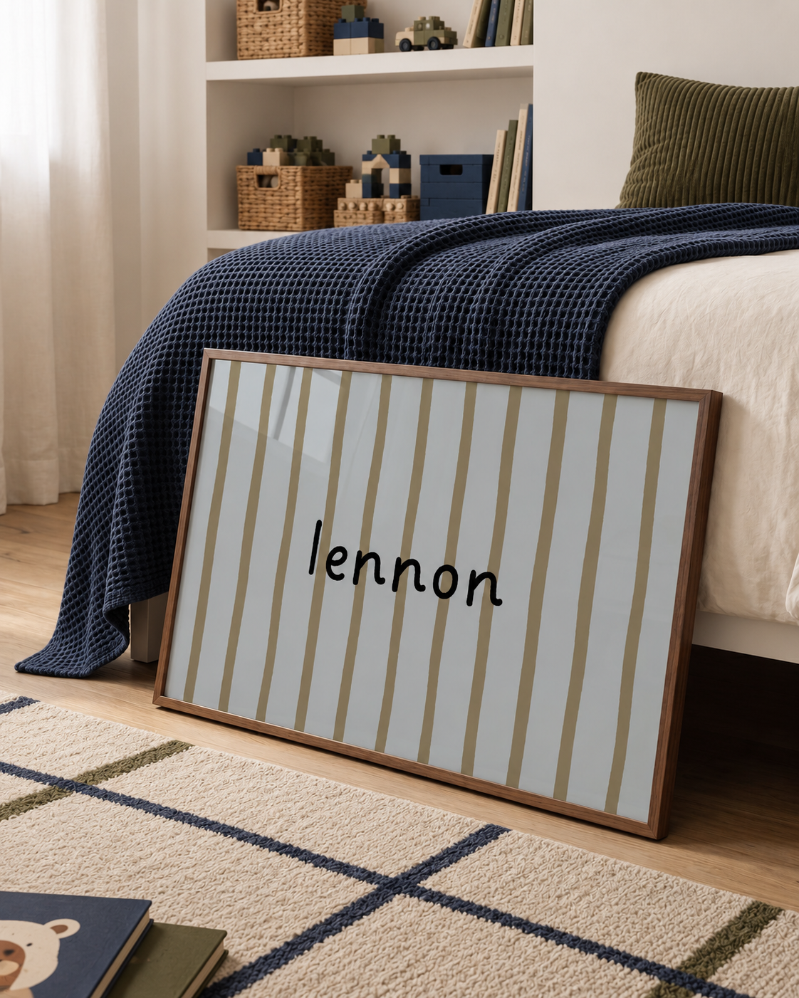 Flow Stripes naamposter in mist gestyled in een kinderkamer