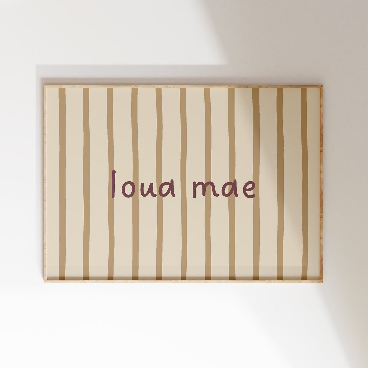 Verticale gepersonaliseerde Flow Stripes naamposter in plum olive