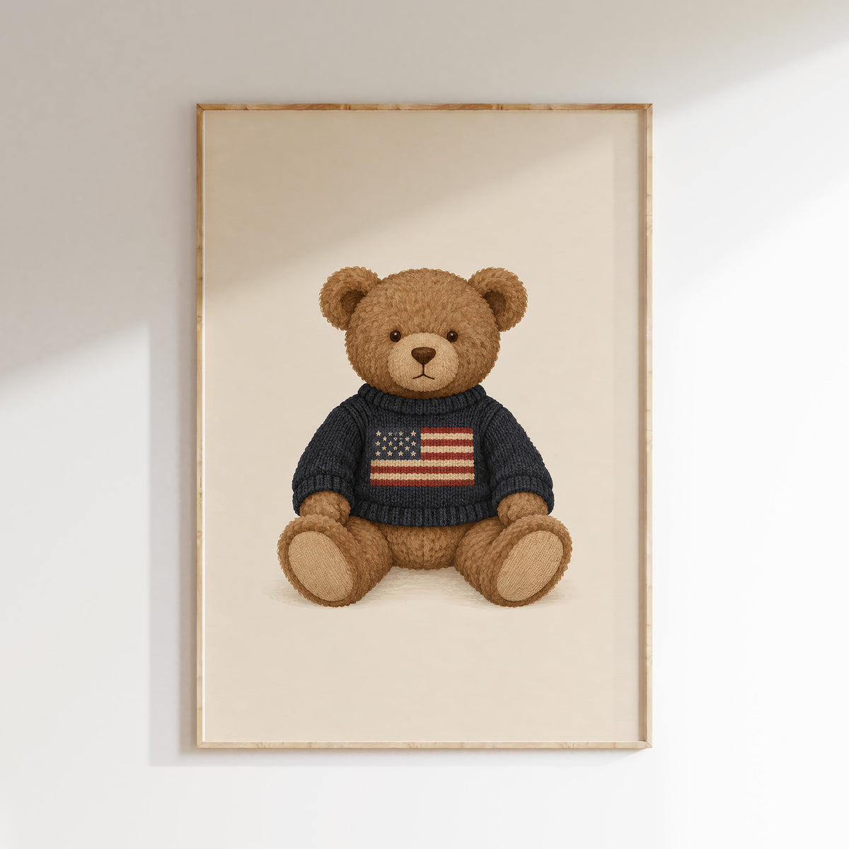 Vintage teddybeer met donkerblauwe trui in een lichte houten lijst