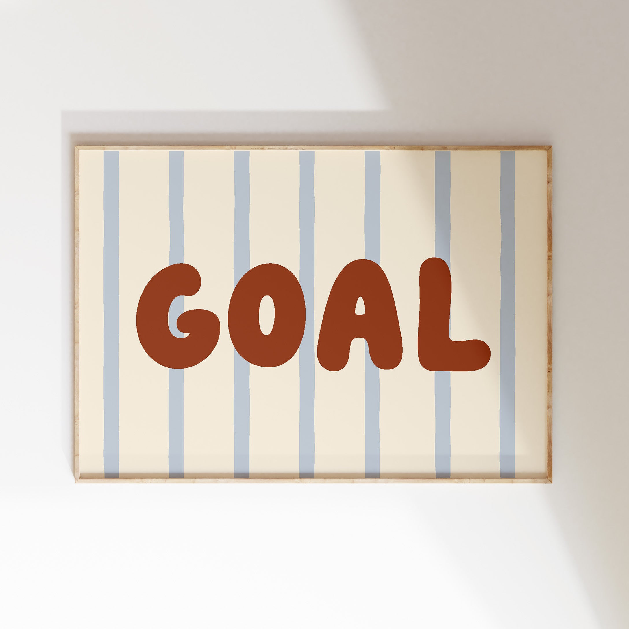 Liggende voetbal tekstposter voor de kinderkamer met het woord Goal