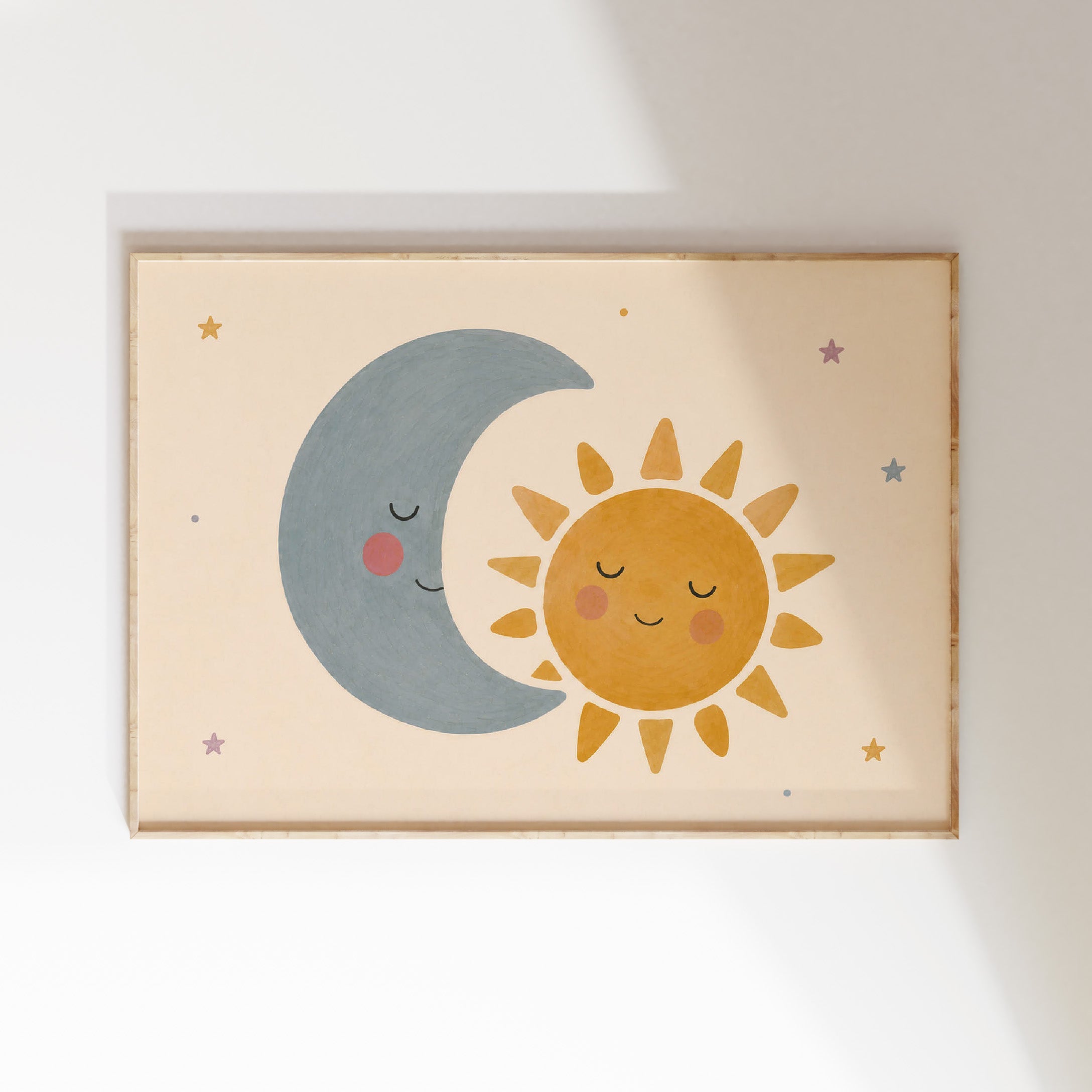 Zon en maan poster met slapende gezichtjes en sterren voor de kinderkamer