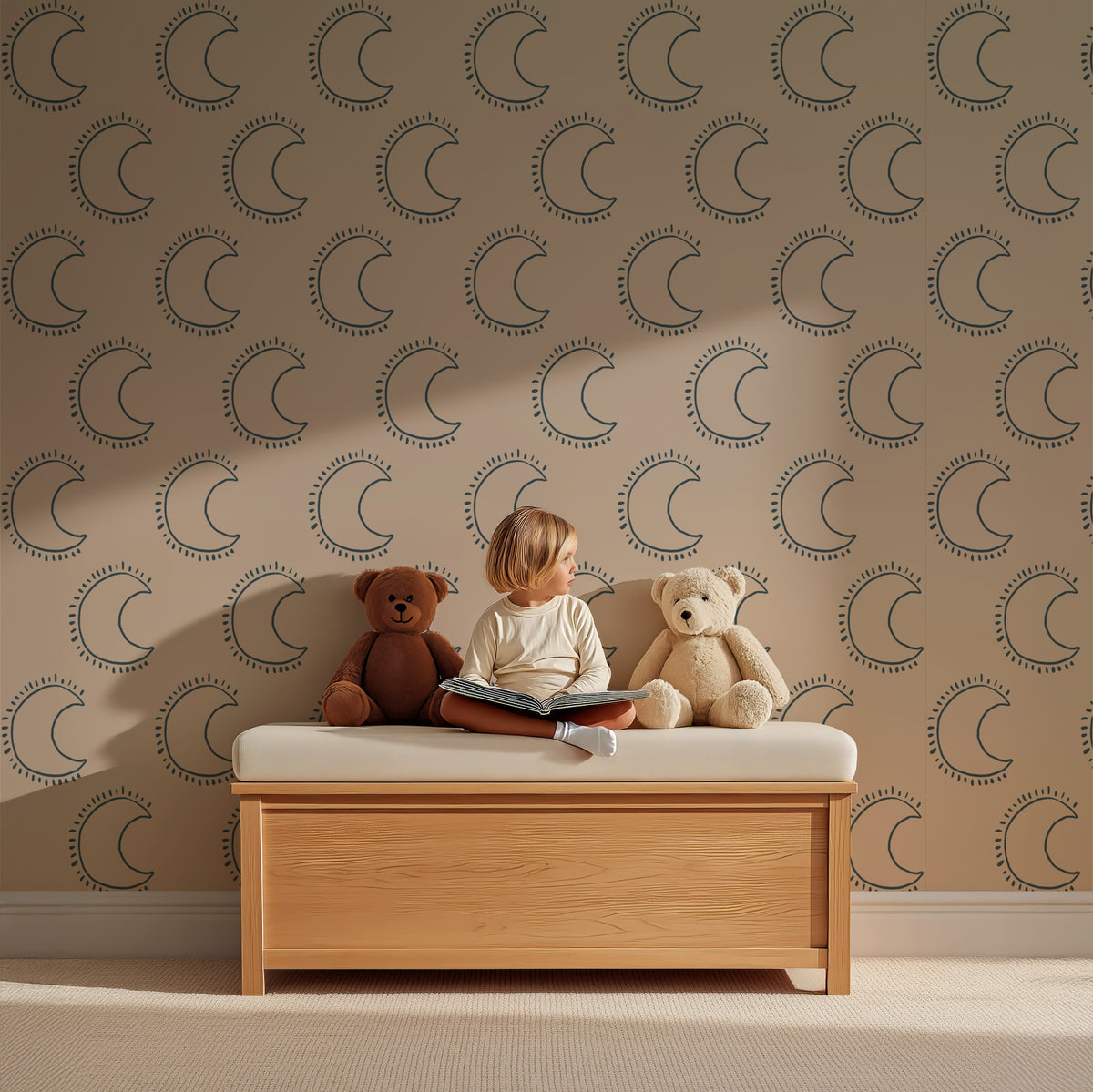 Kinderkamer met Moon blauw behang als lambrisering, bankje en beren
