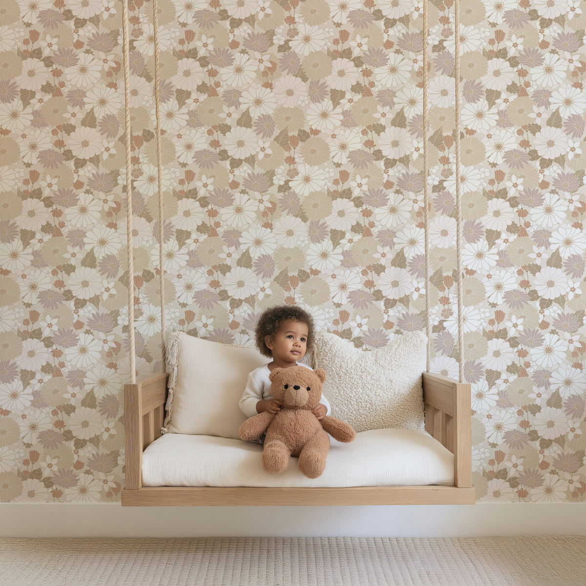 Hangstoel met zacht kussen voor Retro Flowers beige bloemenbehang