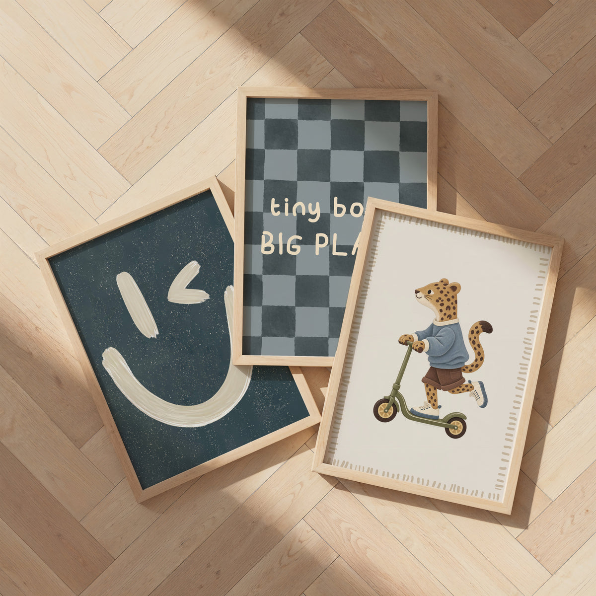 Posterwand met Luipaard op step en Tiny Boss, Big Plans in een rustige kinderkamer