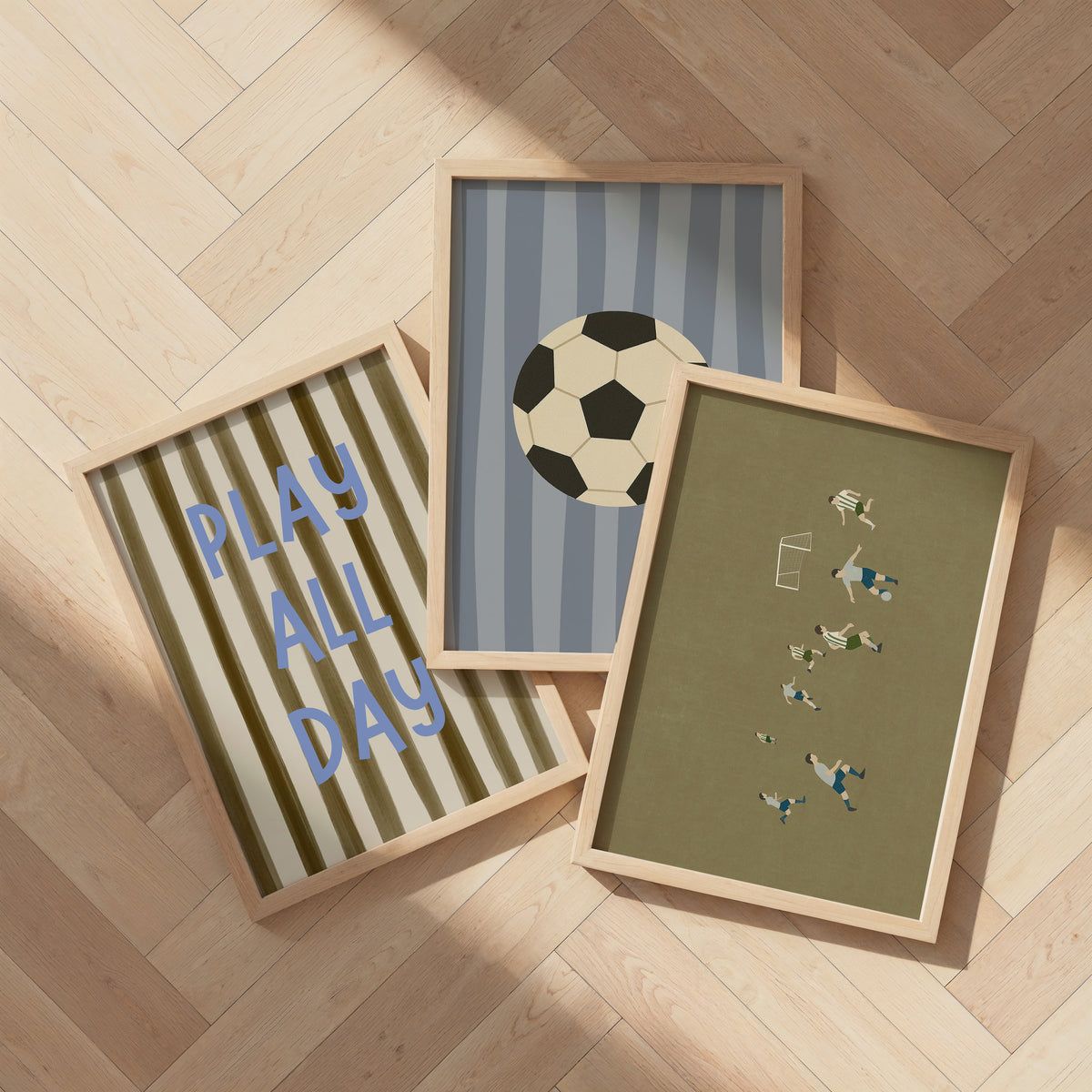 Combinatie van kinderposters met Voetbal wedstrijd in een rustige kamer