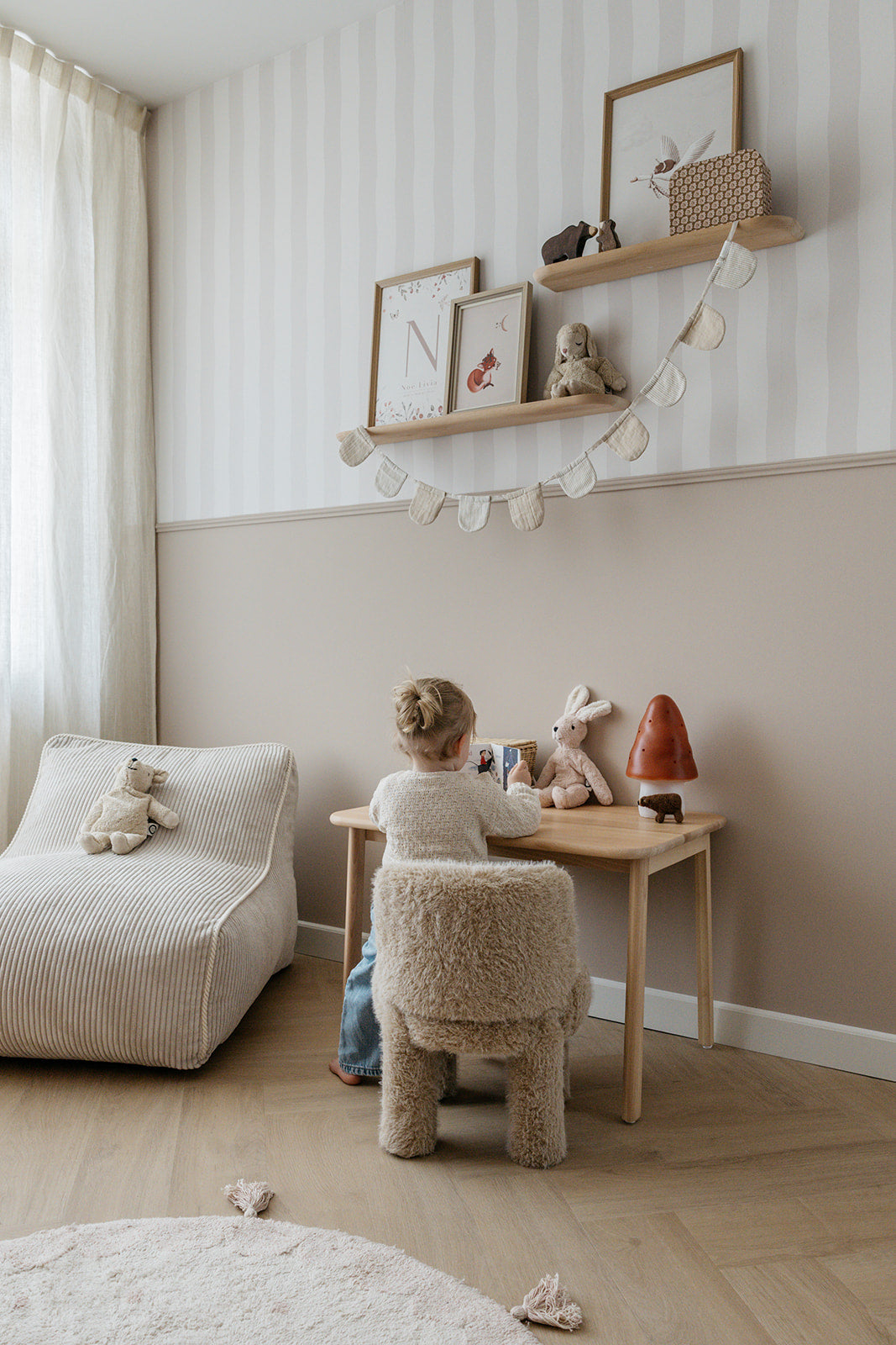 Wallpaper Wavy Stripes - beige