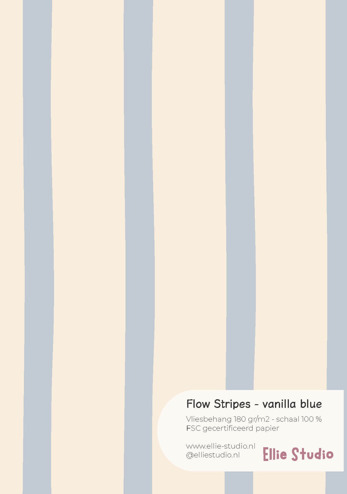 A4 behangstaal Flow Stripes - vanilla blue van ELLIE Studio: vanillecrème met lichtblauwe strepen