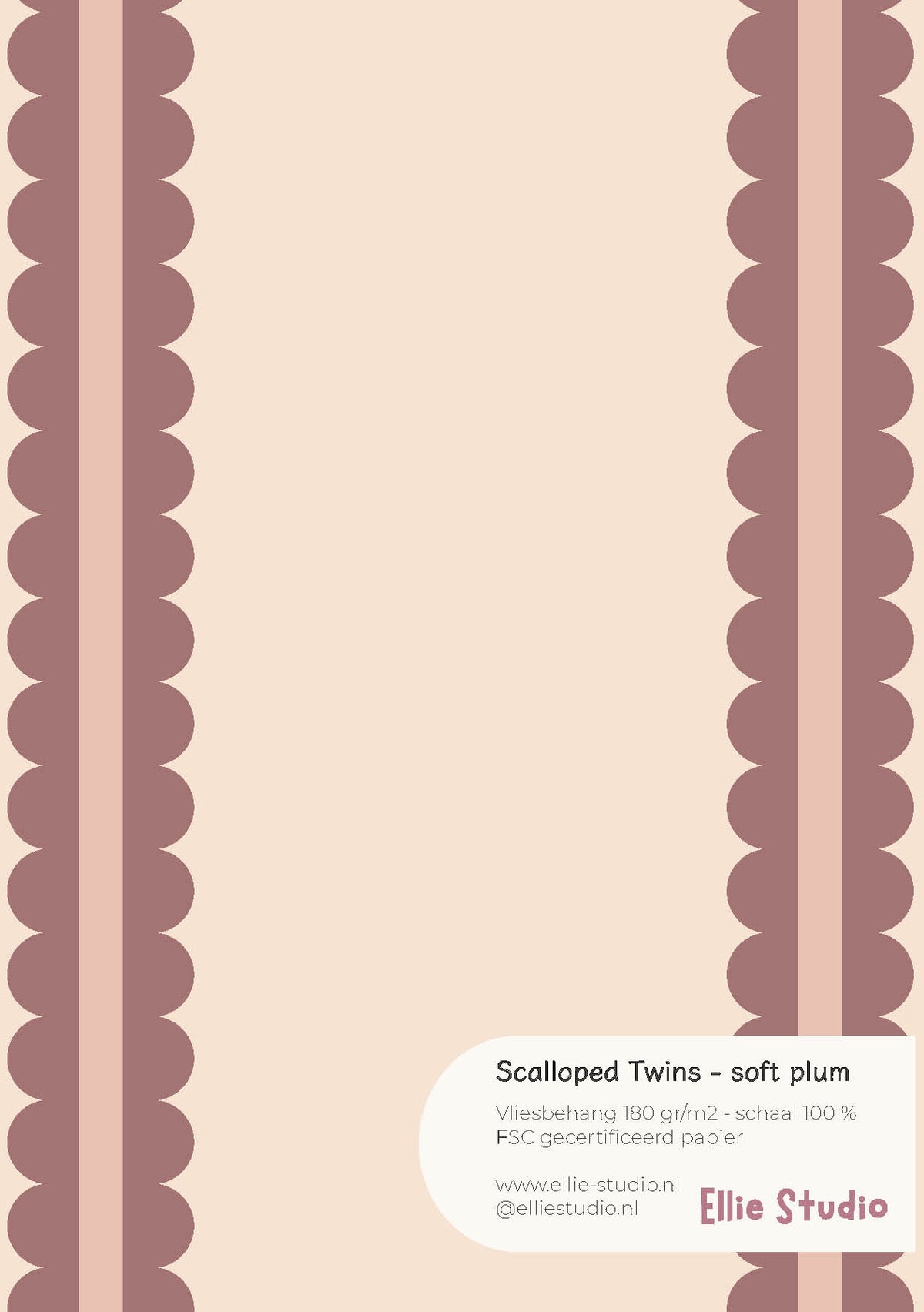 A4 behangstaal Scalloped Twins - soft plum van ELLIE Studio: crème met geschulpte strepen in gedempt pruimroze