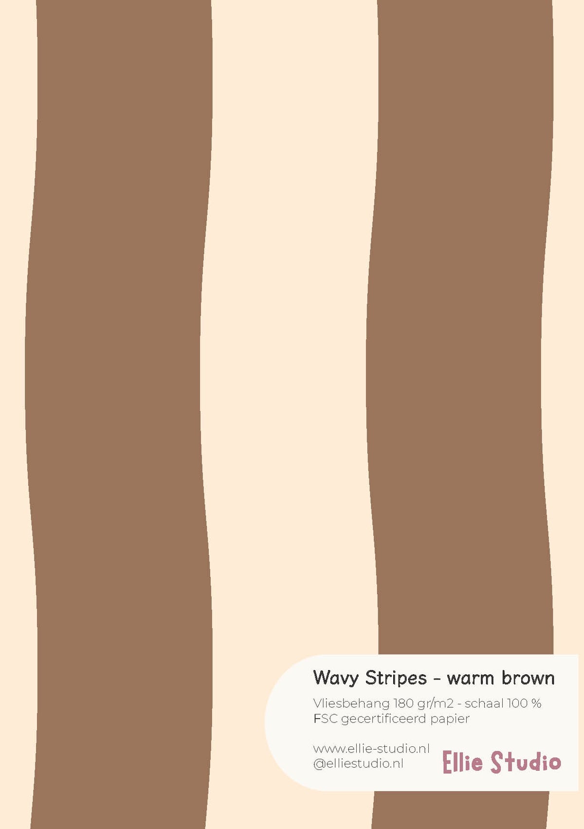 A4 behangstaal Wavy Stripes - warm brown van ELLIE Studio: warm bruin met vanillecrème golvende strepen