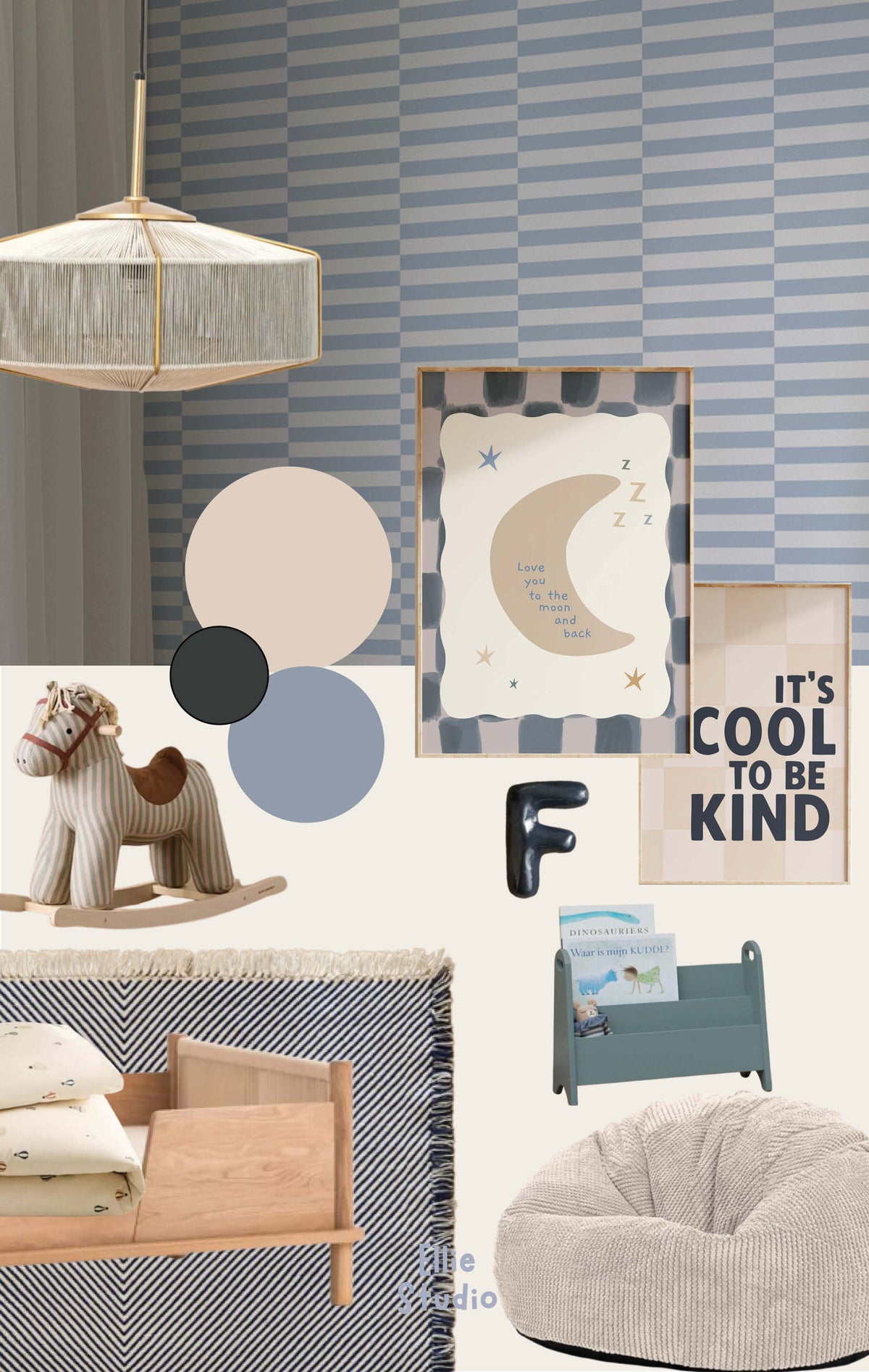 Kinderkamer inspiratie: Tijdloze jongenskamer met denimblauw behang en speelse posters - sfeerbeeld
