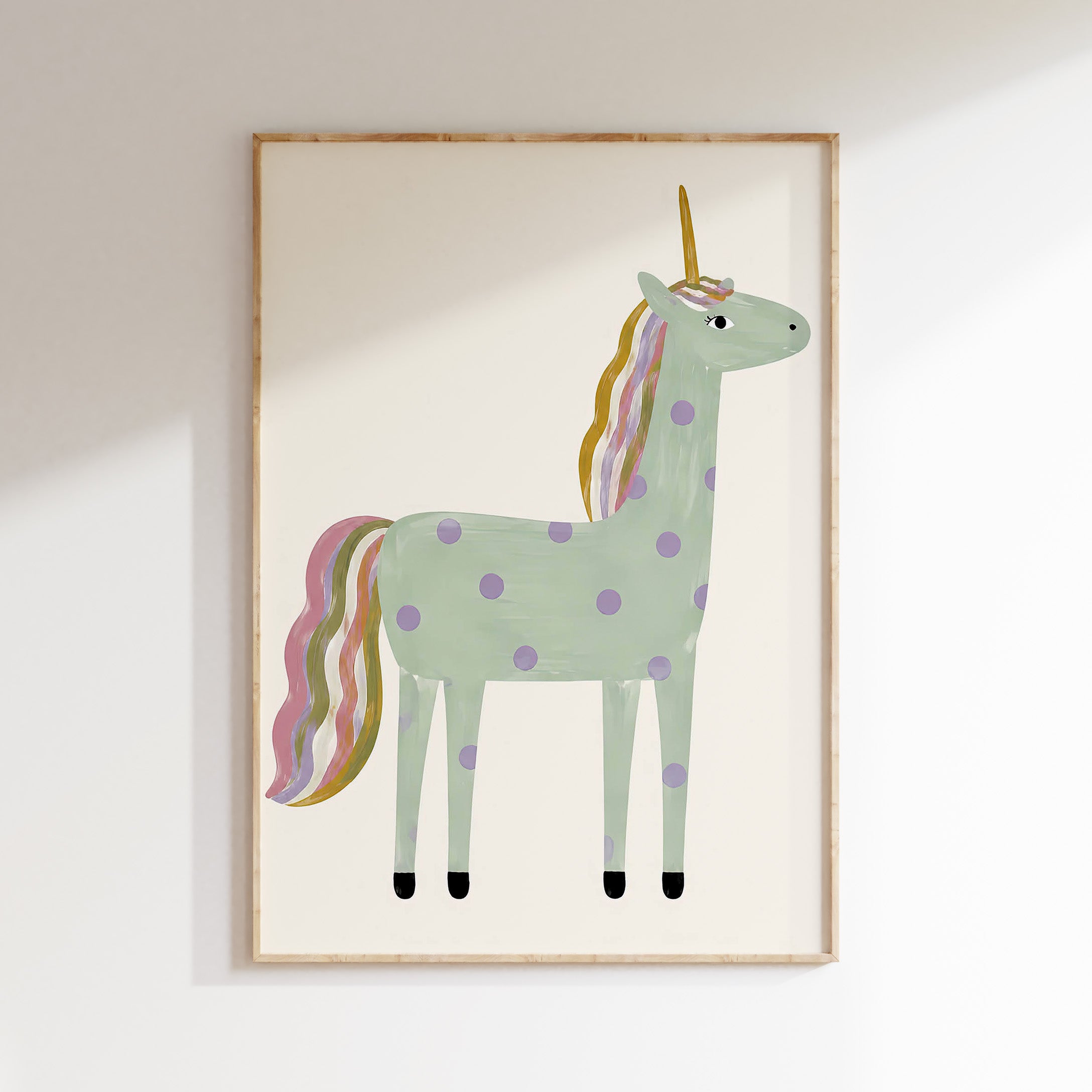 Mintgroene eenhoorn poster voor de kinderkamer in een houten lijst