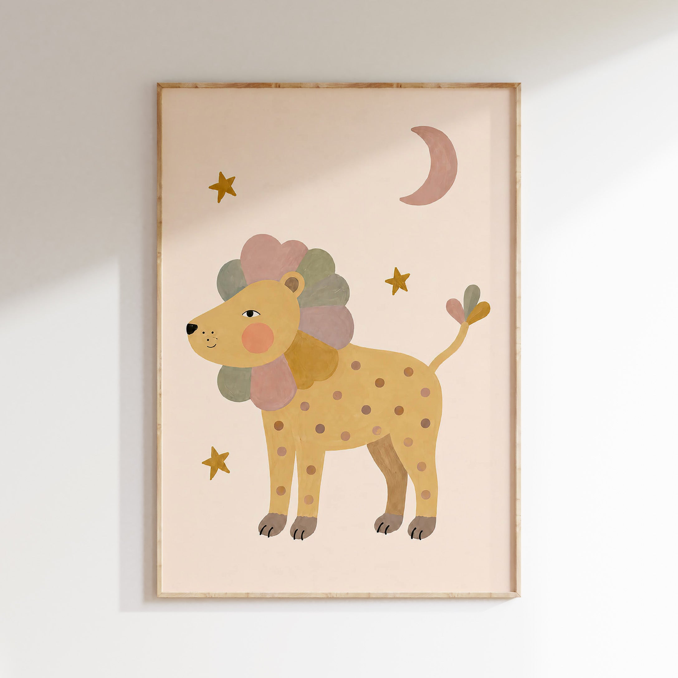 Kinderkamer poster met pastel leeuw, maan en sterren in een houten lijst