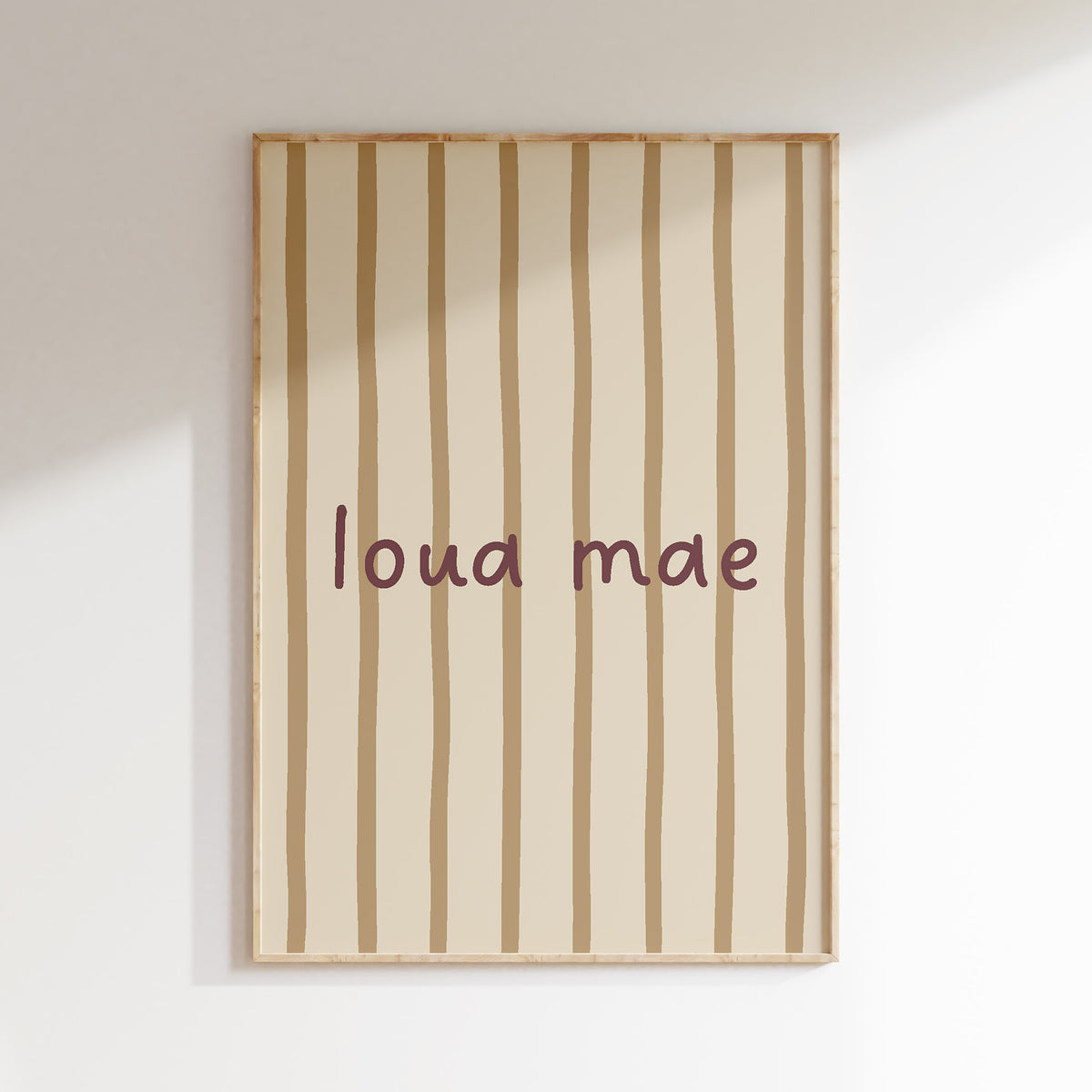 Verticale gepersonaliseerde Flow Stripes naamposter in plum olive