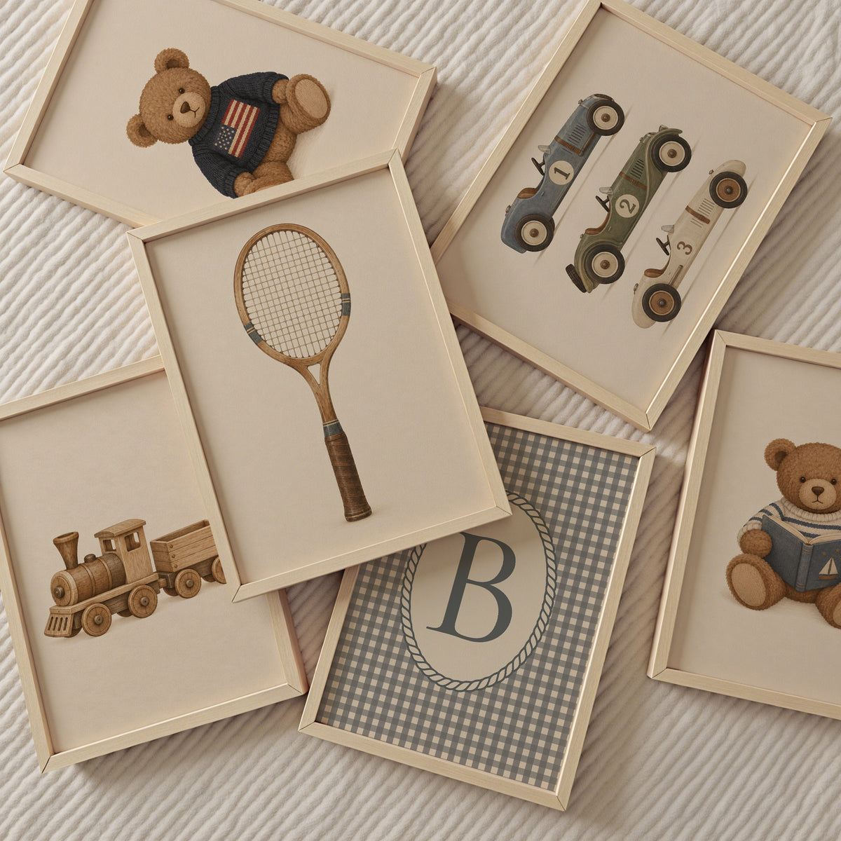 Lezende teddybeerposter gecombineerd met retro posters in blauw en beige